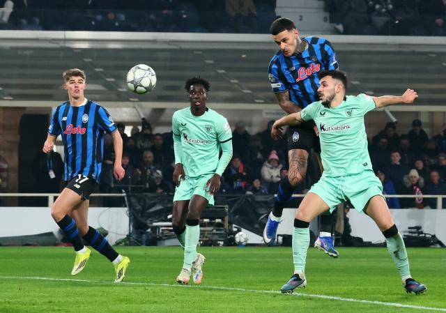 (260122) -- BERGAMO, Jan. 22, 2026 (Xinhua) -- Atalanta's Gianluca Scamacca (top) heads the ball to score during the UEFA Champions League match between Atalanta and Athletic Club in Bergamo, Italy, Jan. 21, 2026. (Xinhua)