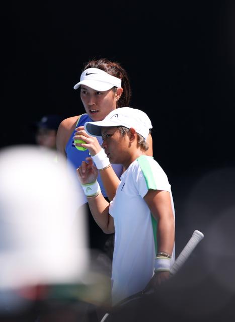 (260122) -- MELBOURNE, Jan. 22, 2026 (Xinhua) -- Jiang Xinyu (front)/Chan Hao-Ching react during the women's doubles 1st round match between Jiang Xinyu (China)/Chan Hao-Ching (Chinese Taipei) and Anna Blinkova (Russia)/Kamilla Rakhimova (Uzbekistan) at the Australian Open tennis tournament in Melbourne, Australia, Jan. 22, 2026. (Xinhua/Ma Ping)