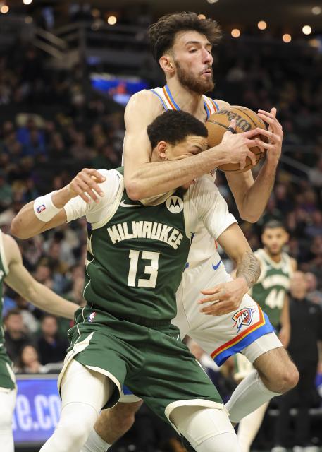 (260122) -- MILWAUKEE, Jan. 22, 2026 (Xinhua) -- Oklahoma City Thunder's Chet Holmgren (R) and Milwaukee Bucks' Ryan Rollins battle for a rebound during the 2025-2026 NBA regular season game between Milwaukee Bucks and Oklahoma City Thunder in Milwaukee, the United States, Jan. 21, 2026. (Photo by Joel Lerner/Xinhua)