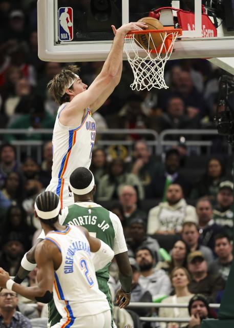 (260122) -- MILWAUKEE, Jan. 22, 2026 (Xinhua) -- Oklahoma City Thunder's Branden Carlson (L) dunks during the 2025-2026 NBA regular season game between Milwaukee Bucks and Oklahoma City Thunder in Milwaukee, the United States, Jan. 21, 2026. (Photo by Joel Lerner/Xinhua)