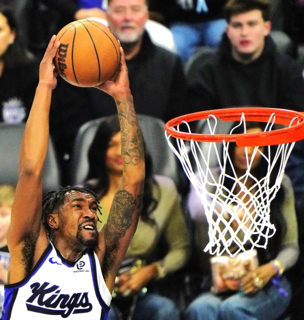 (260122) -- SACRAMENTO, Jan. 22, 2026 (Xinhua) -- Sacramento Kings' Malik Monk dunks during the 2025-2026 NBA regular season basketball game between Sacramento Kings and Toronto Raptors in Sacramento, the United States, Jan. 21, 2026. (Xinhua/Wu Xiaoling)