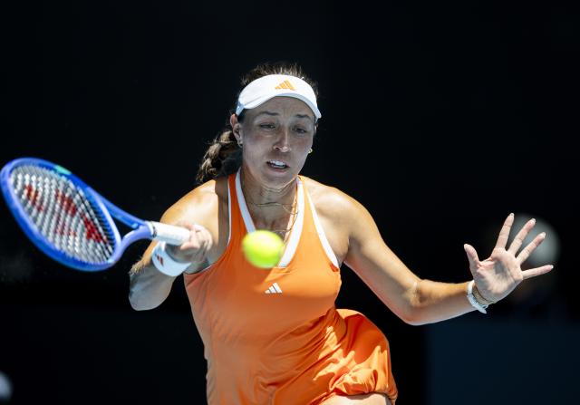 (260122) -- MELBOURNE, Jan. 22, 2026 (Xinhua) -- Jessica Pegula of the United States hits a return during the women's singles 2nd round match against McCartney Kessler of the United State at the Australian Open tennis tournament in Melbourne, Australia, Jan. 22, 2026. (Photo by Hu Jingchen/Xinhua)