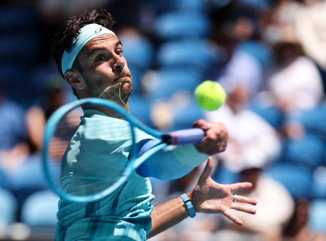 (260122) -- MELBOURNE, Jan. 22, 2026 (Xinhua) -- Lorenzo Musetti of Italy hits a return during the men's singles 2nd round match against Lorenzo Sonego of Italy at the Australian Open tennis tournament in Melbourne, Australia, Jan. 22, 2026. (Xinhua/Ma Ping)