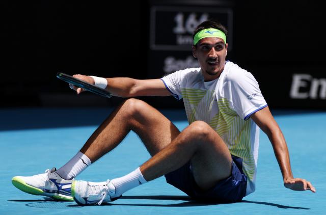 (260122) -- MELBOURNE, Jan. 22, 2026 (Xinhua) -- Lorenzo Sonego of Italy reacts during the men's singles 2nd round match against Lorenzo Musetti of Italy at the Australian Open tennis tournament in Melbourne, Australia, Jan. 22, 2026. (Xinhua/Ma Ping)