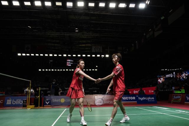 (260122) -- JAKARTA, Jan. 22, 2026 (Xinhua) -- Jiang Zhenbang (R)/Wei Yaxin of China react during the mixed doubles round of 16 match against Chen Cheng Kuan/Hsu Yin-Hui of Chinese Taipei at the Indonesia Masters 2026 badminton tournament in Jakarta, Indonesia, Jan. 22, 2026. (Xinhua/Veri Sanovri)