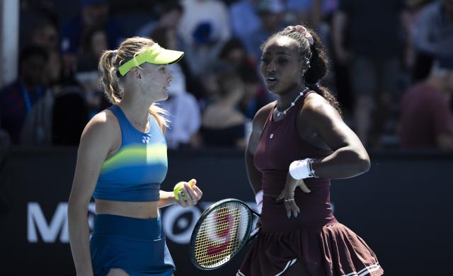 (260122) -- MELBOURNE, Jan. 22, 2026 (Xinhua) -- Alycia Parks (R)/Dayana Yastremska react during the women's doubles 1st round match between Guo Hanyu (China)/Kristina Mladenovic (France) and Alycia Parks (the United States)/Dayana Yastremska (Ukraine) at the Australian Open tennis tournament in Melbourne, Australia, Jan. 22, 2026. (Photo by Hu Jingchen/Xinhua)