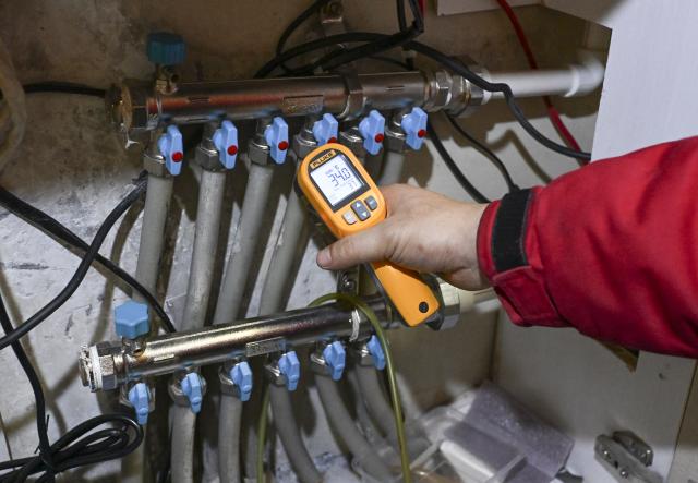 (260122) -- URUMQI, Jan. 22, 2026 (Xinhua) -- An employee checks the condition of the heating system at a residence in Urumqi, northwest China's Xinjiang Uygur Autonomous Region, on Jan. 18, 2026. A cold wave has swept across the region in recent days, with temperatures in parts of Altay Prefecture dropping to minus 47 degrees Celsius. Amid strong winds and snow, local authorities in charge of transport and energy sectors have coordinated their efforts to ensure uninterrupted heating service and daily supplies for the residents. (Xinhua/Wang Fei)