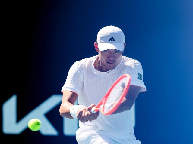 (260122) -- MELBOURNE, Jan. 22, 2026 (Xinhua) -- Wu Yibing hits a return during the men's singles 2nd round match between Wu Yibing of China and Eliot Spizzirri of the United States at the Australian Open tennis tournament in Melbourne, Australia, Jan. 22, 2026. (Xinhua/Ma Ping)