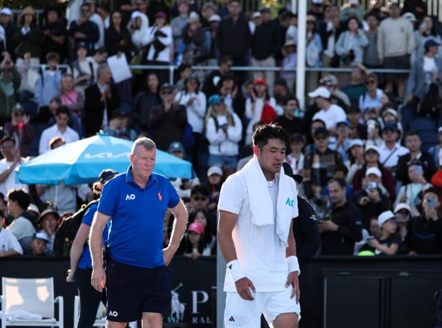 (260122) -- MELBOURNE, Jan. 22, 2026 (Xinhua) -- Wu Yibing (R) reacts as he leaves the court during the men's singles 2nd round match between Wu Yibing of China and Eliot Spizzirri of the United States at the Australian Open tennis tournament in Melbourne, Australia, Jan. 22, 2026. (Xinhua/Ma Ping)