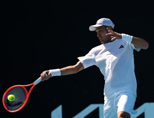 (260122) -- MELBOURNE, Jan. 22, 2026 (Xinhua) -- Wu Yibing hits a return during the men's singles 2nd round match between Wu Yibing of China and Eliot Spizzirri of the United States at the Australian Open tennis tournament in Melbourne, Australia, Jan. 22, 2026. (Xinhua/Ma Ping)