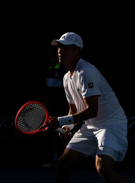 (260122) -- MELBOURNE, Jan. 22, 2026 (Xinhua) -- Wu Yibing competes during the men's singles 2nd round match between Wu Yibing of China and Eliot Spizzirri of the United States at the Australian Open tennis tournament in Melbourne, Australia, Jan. 22, 2026. (Xinhua/Ma Ping)