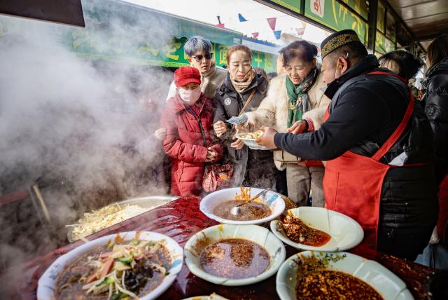(260122) -- YINCHUAN, Jan. 22, 2026 (Xinhua) -- People shop at the Jingui Market in Helan County of Yinchuan, northwest China's Ningxia Hui Autonomous Region, Jan. 21, 2026. Established in 1957, the Jingui Market spans nearly 50 mu (about 3.33 hectares) and accommodates more than 400 vendors dealing a wide range of goods that range from clothing and groceries to fresh produce and daily necessities. 
  As a business hub for more than 20 neighboring villages, it facilitates both daily shopping and local agricultural trade. (Xinhua/Yang Zhisen)