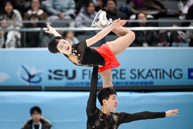 (260122) -- BEIJING, Jan. 22, 2026 (Xinhua) -- Ryom Tae Ok (top) and Han Kum Chol of the Democratic People's Republic of Korea (DPRK) perform during the pairs short program at the ISU Four Continents Figure Skating Championships in Beijing, China, Jan. 22, 2026. (Xinhua/Ju Huanzong)