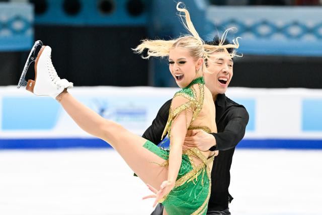 (260122) -- BEIJING, Jan. 22, 2026 (Xinhua) -- Holly Harris (front)/Jason Chan of Australia perform during the ice dance rhythm dance at the ISU Four Continents Figure Skating Championships in Beijing, China, Jan. 22, 2026. (Xinhua/Ju Huanzong)