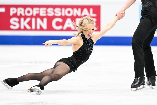 (260122) -- BEIJING, Jan. 22, 2026 (Xinhua) -- Emilea Zingas (L) and Vadym Kolesnik of the United States perform during the ice dance rhythm dance at the ISU Four Continents Figure Skating Championships in Beijing, China, Jan. 22, 2026. (Xinhua/Ju Huanzong)