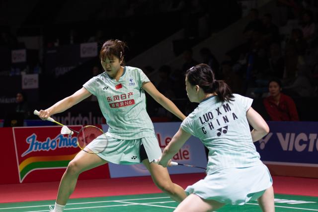 (260122) -- JAKARTA, Jan. 22, 2026 (Xinhua) -- Luo Xumin/Wang Yiduo (L) of China compete during the women's doubles round of 16 match between Luo Xumin/Wang Yiduo of China and Fan Ka Yan/Yau Mau Ying of China's Hong Kong at the Indonesia Masters 2026 badminton tournament in Jakarta, Indonesia, Jan. 22, 2026. (Xinhua/Veri Sanovri)