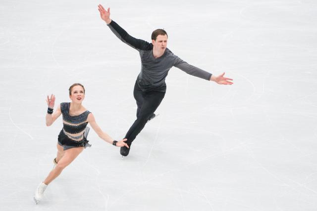 (260122) -- BEIJING, Jan. 22, 2026 (Xinhua) -- Alisa Efimova (L) and Misha Mitrofanov of the United States perform during the pairs short program at the ISU Four Continents Figure Skating Championships in Beijing, China, Jan. 22, 2026. (Xinhua/Xie Han)