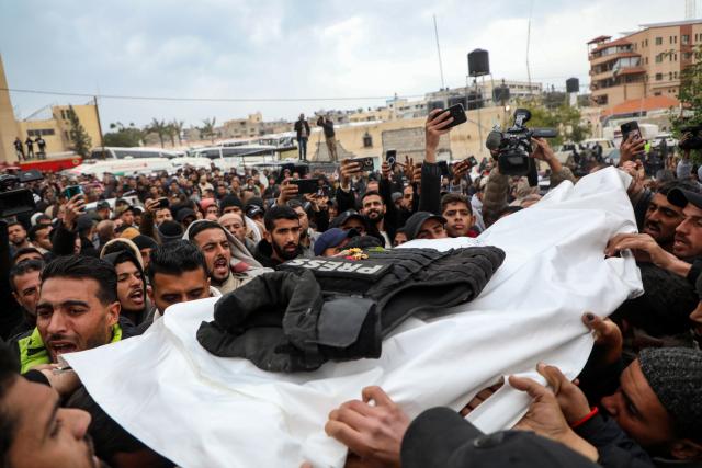 (260122) -- GAZA, Jan. 22, 2026 (Xinhua) -- Mourners attend a funeral of three Palestinian journalists, who were killed by an Israeli airstrike on Wednesday, in the southern Gaza Strip city of Khan Younis, on Jan. 22, 2026. Eleven Palestinians were killed by Israeli fire on Wednesday across Gaza amid escalating tensions, according to Palestinian sources. (Photo by Rizek Abdeljawad/Xinhua)