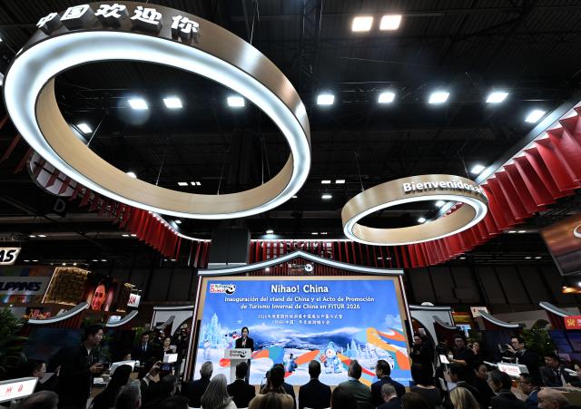 (260122) -- MADRID, Jan. 22, 2026 (Xinhua) -- Photo shows the booth of China during the 2026 FITUR international tourism exhibition in Madrid, Spain, Jan. 22, 2026. The booth of China held its opening ceremony at the 2026 FITUR international tourism exhibition in Madrid on Thursday. (Xinhua/Cheng Min)