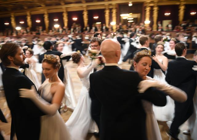 (260123) -- VIENNA, Jan. 23, 2026 (Xinhua) -- People attend the 83rd Vienna Philharmonic Ball in Vienna, Austria, Jan. 22, 2026. (Xinhua/He Canling)