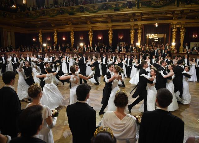 (260123) -- VIENNA, Jan. 23, 2026 (Xinhua) -- Debutants attend the 83rd Vienna Philharmonic Ball in Vienna, Austria, Jan. 22, 2026. (Xinhua/He Canling)