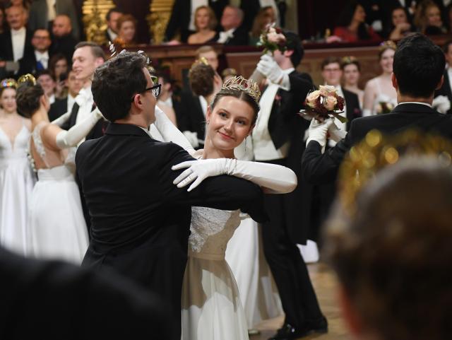 (260123) -- VIENNA, Jan. 23, 2026 (Xinhua) -- Debutants attend the 83rd Vienna Philharmonic Ball in Vienna, Austria, Jan. 22, 2026. (Xinhua/He Canling)
