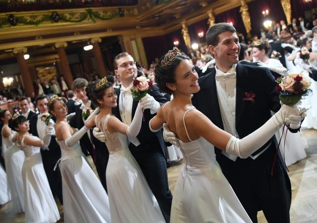 (260123) -- VIENNA, Jan. 23, 2026 (Xinhua) -- Debutants attend the 83rd Vienna Philharmonic Ball in Vienna, Austria, Jan. 22, 2026. (Xinhua/He Canling)