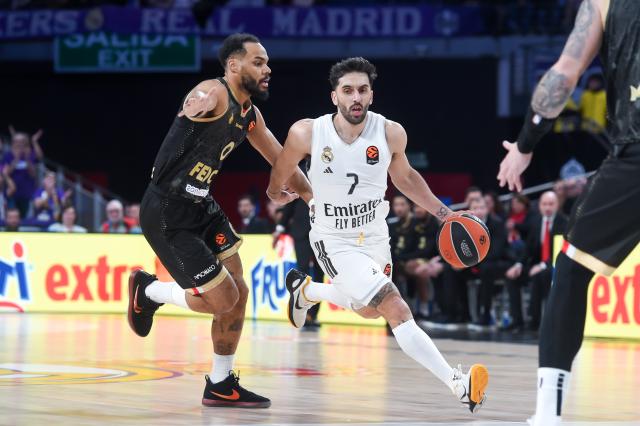 (260123) -- MADRID, Jan. 23, 2026 (Xinhua) -- Real Madrid's Facundo Campazzo (R) drives the ball against AS Monaco's Eile Okobo during the Euroleague basket game between Real Madrid and AS Monaco at Movistar Arena in Madrid, Spain, on Jan. 22, 2026. (Photo by Gustavo Valiente/Xinhua)