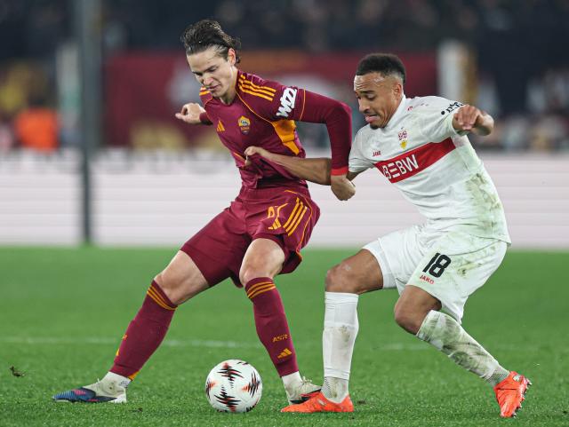 (260123) -- ROME, Jan. 23, 2026 (Xinhua) -- Roma's Daniele Ghilardi (L) vies with Stuttgart's Jamie Leweling during the UEFA Europa League 2025/26 league phase match between Roma and Stuttgart of the UEFA Europa League in Rome, Italy, Jan. 22, 2026. (Xinhua/Li Jing)