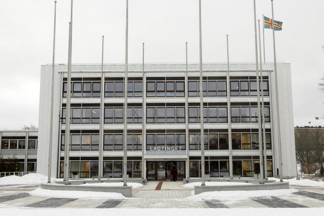 (260123) -- MARIEHAMN, Jan. 23, 2026 (Xinhua) -- This photo taken on Jan. 22, 2026 shows the parliament building in Mariehamn, capital of Finland's autonomous Aland Islands. Aland Islands is an autonomous, demilitarized archipelago belonging to Finland, located at the entrance to the Gulf of Bothnia in the Baltic Sea between Finland and Sweden. Its capital Mariehamn, known for the seafaring heritage and port culture, is also a key stop in the Baltic Sea transport network. (Photo by Matti Matikainen/Xinhua)