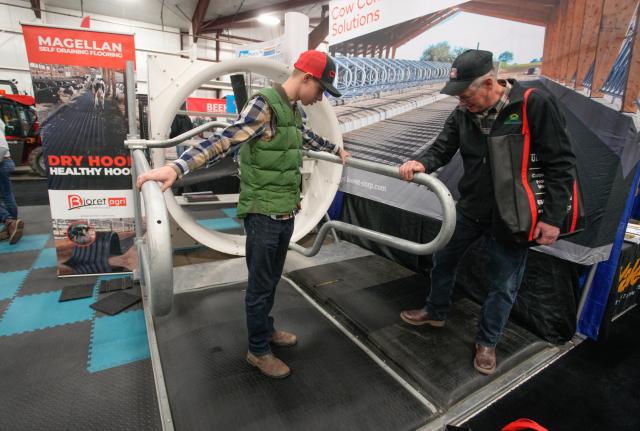 (260123) -- ABBOTSFORD, Jan. 23, 2026 (Xinhua) -- People learn about cows and dairy farming equipment at the 2026 Pacific Agriculture Show in Abbotsford, British Columbia, Canada, Jan. 22, 2026. The event kicked off here on Thursday and runs until Jan. 24. (Photo by Liang Sen/Xinhua)