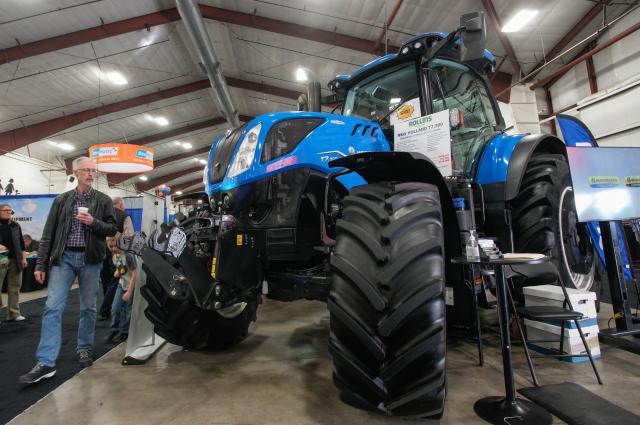 (260123) -- ABBOTSFORD, Jan. 23, 2026 (Xinhua) -- People view a tractor at the 2026 Pacific Agriculture Show in Abbotsford, British Columbia, Canada, Jan. 22, 2026. The event kicked off here on Thursday and runs until Jan. 24. (Photo by Liang Sen/Xinhua)