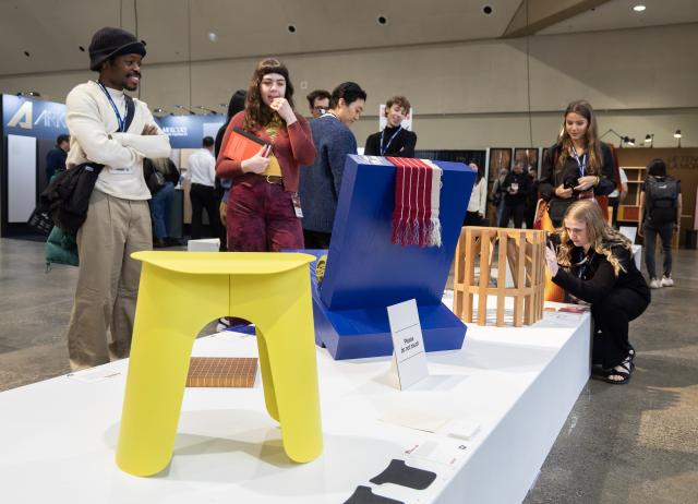(260123) -- TORONTO, Jan. 23, 2026 (Xinhua) -- People visit the Interior Design Show in Toronto, Canada, Jan. 22, 2026. The annual event kicked off here on Thursday and will run until Jan. 25. (Photo by Zou Zheng/Xinhua)
