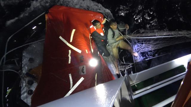 (260123) -- HUANGYAN DAO, Jan. 23, 2026 (Xinhua) -- This photo taken on Jan. 23, 2026 shows the scene of a rescue carried out by the China Coast Guard after a foreign cargo ship capsized in the territorial waters of south China's Huangyan Dao. China Coast Guard (CCG) has saved 13 Filipino crew members from a shipwreck in the South China Sea, the CCG said on Friday.
   In the early hours of Friday, the CCG received a report that a foreign cargo ship capsized 55 nautical miles northwest of China's Huangyan Dao, with 21 Filipino crew members on board.
   Upon receiving the report, the CCG dispatched two vessels to conduct rescue operations.
   The rescue efforts are still underway, the CCG added. (China Coast Guard/Handout via Xinhua)