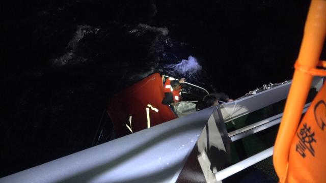 (260123) -- HUANGYAN DAO, Jan. 23, 2026 (Xinhua) -- This photo taken on Jan. 23, 2026 shows the scene of a rescue carried out by the China Coast Guard after a foreign cargo ship capsized in the territorial waters of south China's Huangyan Dao. China Coast Guard (CCG) has saved 13 Filipino crew members from a shipwreck in the South China Sea, the CCG said on Friday.
   In the early hours of Friday, the CCG received a report that a foreign cargo ship capsized 55 nautical miles northwest of China's Huangyan Dao, with 21 Filipino crew members on board.
   Upon receiving the report, the CCG dispatched two vessels to conduct rescue operations.
   The rescue efforts are still underway, the CCG added. (China Coast Guard/Handout via Xinhua)