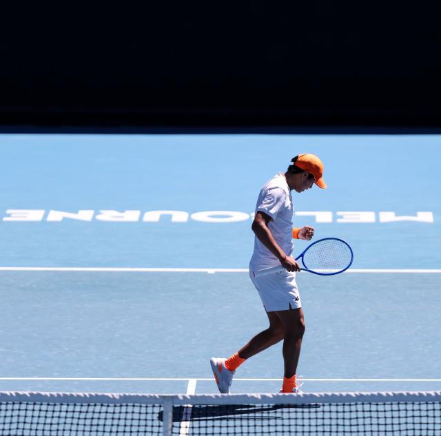 (260123) -- MELBOURNE, Jan. 23, 2026 (Xinhua) -- Learner Tien of the United States reacts during the men's singles third round match against Nuno Borges of Portugal at the Australian Open 2026 tennis tournament in Melbourne, Australia, Jan. 23, 2026. (Xinhua/Ma Ping)
