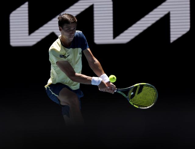 (260123) -- MELBOURNE, Jan. 23, 2026 (Xinhua) -- Fabian Marozsan of Hungary hits a return during the men's singles 3rd round match against Daniil Medvedev of Russia at the Australian Open tennis tournament in Melbourne, Australia, Jan. 23, 2026. (Xinhua/Ma Ping)