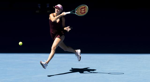 (260123) -- MELBOURNE, Jan. 23, 2026 (Xinhua) -- Anastasia Potapova of Austria hits a return during the women's singles 3rd round match against Aryna Sabalenka of Belarus at the Australian Open tennis tournament in Melbourne, Australia, Jan. 23, 2026. (Photo by Hu Jingchen/Xinhua)