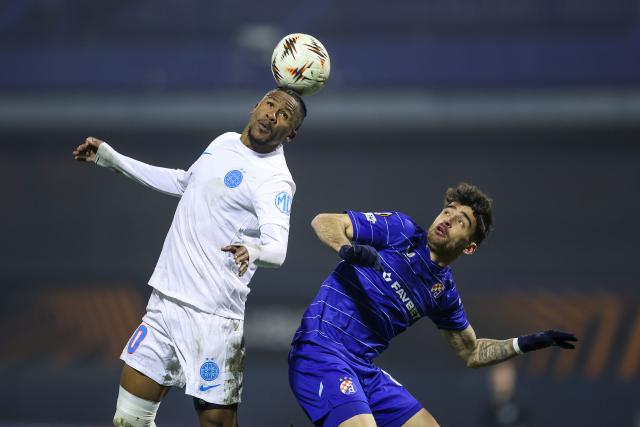 (260123) -- ZAGREB, Jan. 23 (Xinhua) -- Siyabonga Ngezana (L) of FCSB and Sandro Kulenovic of Dinamo compete for the ball during the UEFA Europa League 2025/26 League Phase match between GNK Dinamo and FCSB in Zagreb, Croatia, Jan. 22, 2026. (Photo by Igor Kralj/PIXSELL via Xinhua)