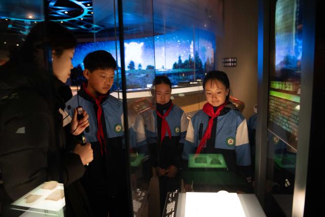 (260123) -- MA'ANSHAN, Jan. 23, 2026 (Xinhua) -- Students visit the Lingjiatan Site Museum in Hanshan County, Ma'anshan, east China's Anhui Province, on Jan. 13, 2026. The Lingjiatan relics site in east China's Anhui is a Neolithic settlement dating back 5,300 to 5,800 years, with an area of about 1.6 million square meters. 
  In recent years, the local government has explored ways to combine relic preservation with cultural tourism. In 2023, the Lingjiatan National Archaeological Site Park was officially inaugurated. In 2025, the Lingjiatan Site Museum opened to the public, and has welcomed nearly 200,000 visitors to date. 
  Lingjiatan-themed cultural and creative products as well as immersive experiences have been developed to help promote the relics site among the public. (Xinhua/Zhang Duan)