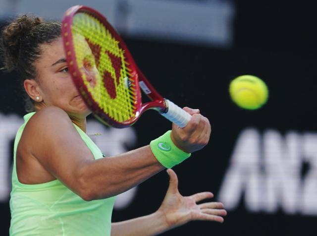 (260122) -- MELBOURNE, Jan. 23, 2026 (Xinhua) -- Jasmine Paolini of Italy hits a return during the women's singles 3rd round match against Iva Jovic of the United States at the Australian Open tennis tournament in Melbourne, Australia, Jan. 23, 2026. (Photo by Wang Shen/Xinhua)