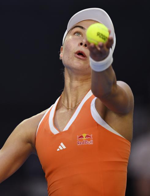 (260122) -- MELBOURNE, Jan. 23, 2026 (Xinhua) -- Iva Jovic of the United States serves during the women's singles 3rd round match against Jasmine Paolini of Italy at the Australian Open tennis tournament in Melbourne, Australia, Jan. 23, 2026. (Photo by Wang Shen/Xinhua)