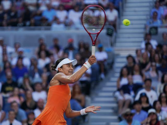 (260122) -- MELBOURNE, Jan. 23, 2026 (Xinhua) -- Iva Jovic of the United States hits a return during the women's singles 3rd round match against Jasmine Paolini of Italy at the Australian Open tennis tournament in Melbourne, Australia, Jan. 23, 2026. (Photo by Wang Shen/Xinhua)