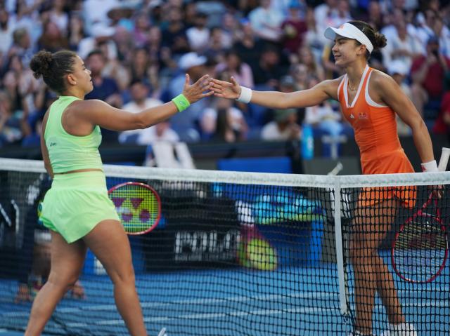 (260122) -- MELBOURNE, Jan. 23, 2026 (Xinhua) -- Jasmine Paolini (L) of Italy and Iva Jovic of the United States shake hands after their women's singles 3rd round match at the Australian Open tennis tournament in Melbourne, Australia, Jan. 23, 2026. (Photo by Wang Shen/Xinhua)