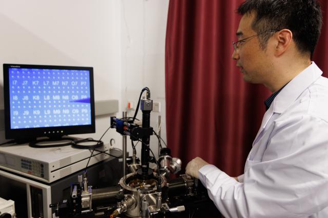 (260123) -- BEIJING, Jan. 23, 2026 (Xinhua) -- Postdoctoral researcher Zhong Hai tests ferroelectric performance at a laboratory of the Institute of Physics at the Chinese Academy of Sciences, Beijing, capital of China, Jan. 21, 2026. Chinese researchers recently made a breakthrough in ferroelectric materials that promises to dramatically increase information storage density. 
   The research team from the Institute of Physics at the Chinese Academy of Sciences, successfully identified one-dimensional charged domain walls within a fluorite-structured ferroelectric material. 
   These walls are tiny, with both thickness and width measuring just a few hundred-thousandths of the diameter of a human hair. This discovery, notably, provides a scientific basis for developing next-generation ultra-high-density devices.
   Their findings were on Friday published in the journal Science. (Xinhua/Jin Liwang)