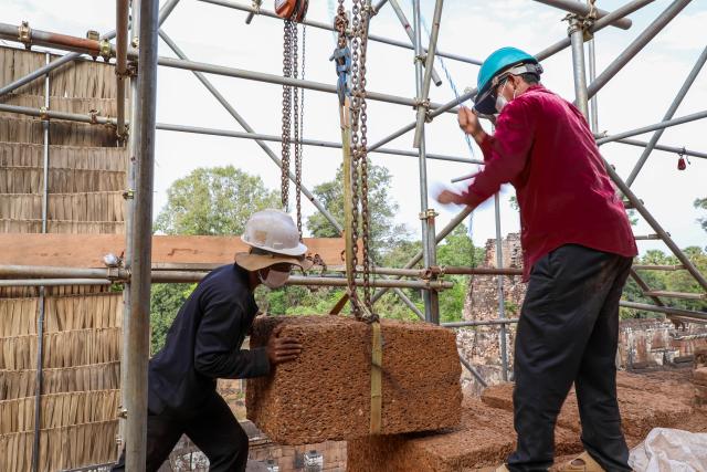 (260123) -- SIEM REAP, Jan. 23, 2026 (Xinhua) -- Staff members work at the restoration site of a brick tower of Pre Rup temple in Siem Reap province, Cambodia on Jan. 21, 2026. Archaeologists have been restoring the ruined brick tower and laterite floor of Pre Rup temple in Cambodia's famed Angkor Archaeological Park, the APSARA National Authority (ANA) said in a news release on Friday. (ANA/Handout via Xinhua)