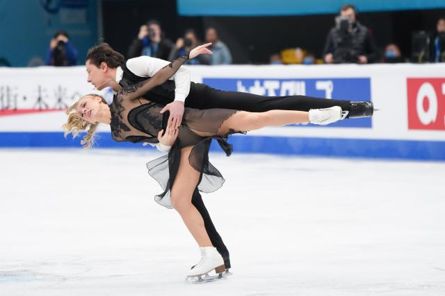 (260123) -- BEIJING, Jan. 23, 2026 (Xinhua) -- Emilea Zingas (down) and Vadym Kolesnik of the United States perform during the ice dance free dance at the ISU Four Continents Figure Skating Championships in Beijing, China, Jan. 23, 2026. (Xinhua/Xie Han)