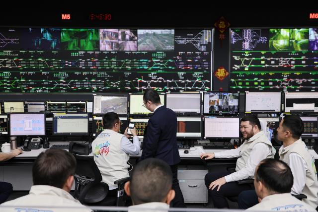 (260123) -- TIANJIN, Jan. 23, 2026 (Xinhua) -- Trainees from Kazakhstan attend a lecture at a dispatching center of Tianjin Rail Transit in north China's Tianjin Municipality, Jan. 23, 2026. Some 20 specialist trainees from Kazakhstan recently attended a hands-on training session for operations in light-rail dispatching hosted by the Tianjin Rail Transit. 
  Spanning 21.39 kilometers with 18 stations, the light-rail line in Astana, the first of its kind in Kazakhstan, is fully built based on China's technology protocols. (Xinhua/Li Ran)