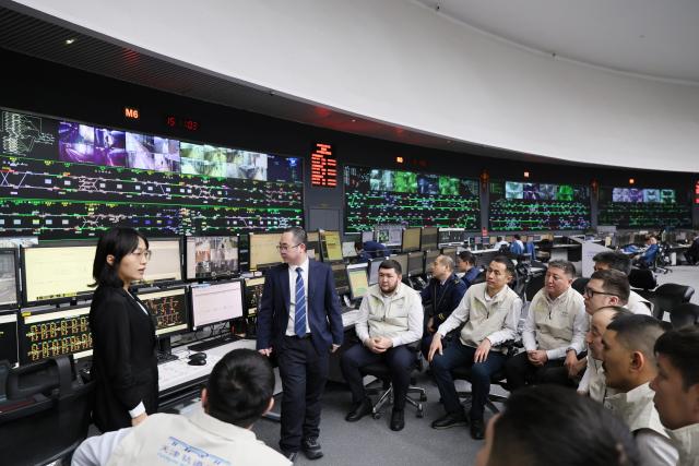 (260123) -- TIANJIN, Jan. 23, 2026 (Xinhua) -- Trainees from Kazakhstan attend a lecture at a dispatching center of Tianjin Rail Transit in north China's Tianjin Municipality, Jan. 23, 2026. Some 20 specialist trainees from Kazakhstan recently attended a hands-on training session for operations in light-rail dispatching hosted by the Tianjin Rail Transit. 
  Spanning 21.39 kilometers with 18 stations, the light-rail line in Astana, the first of its kind in Kazakhstan, is fully built based on China's technology protocols. (Xinhua/Li Ran)