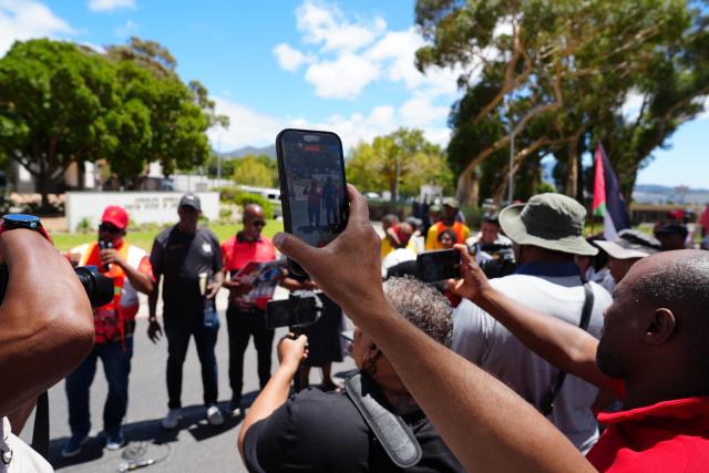 (260123) -- CAPE TOWN, Jan. 23, 2026 (Xinhua) -- People take part in an anti-imperialist demonstration outside the Consulate General of the U.S. in Cape Town, South Africa, Jan. 22, 2026. An anti-imperialist demonstration was held outside the Consulate General of the U.S. in South Africa's Cape Town on Thursday to protest the U.S. invasion of Venezuela and call for the immediate release of Venezuelan President Nicolas Maduro and his wife.
   TO GO WITH "Feature: Anti-imperialist protest held outside U.S. Consulate in South Africa" (Xinhua/Wang Lei)